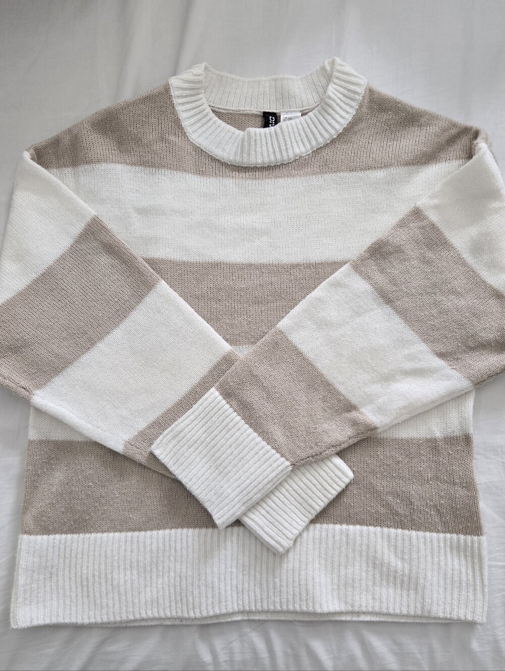 H&M Women Crewneck Sweater in White and Beige Wide Stripes Size XXS